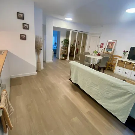 Piso Con Terraza Junto A La Playa *