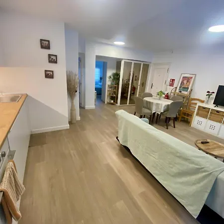 Piso Con Terraza Junto A La Playa Apartment